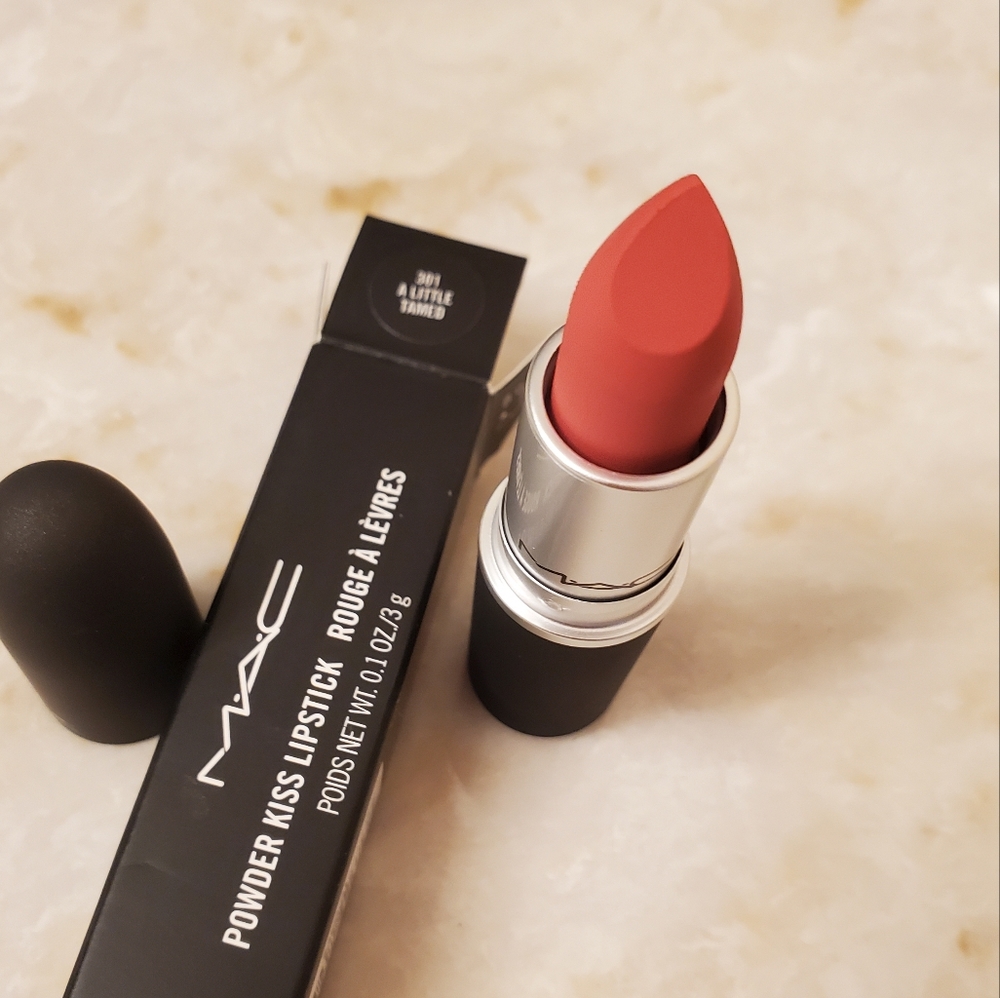 MAC "A LITTLE TAMED" POWDER ๐ ๐ - Picture 9 of 12